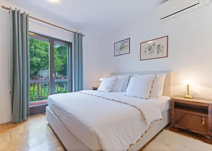 Quiet Near Split, Heated Pool, View, Nature Вилла